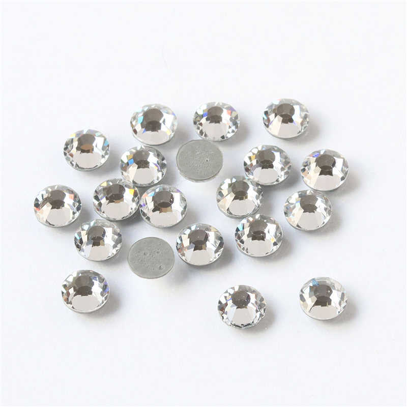 日本紐釦貿易 プレシオサ ラインストーン ホットフィックス 熱接着 SS16 144個入 クリスタル M2038SS16-00030L （ご注文単位1束）【直送品】