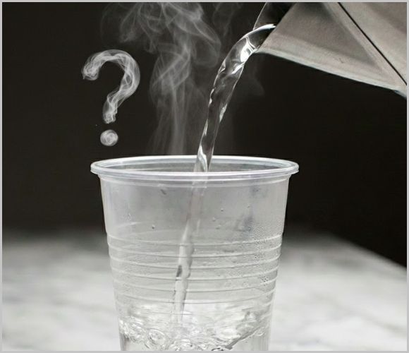 プラスチックコップで熱湯はOK？温度ごとの耐熱性と危険性を解説