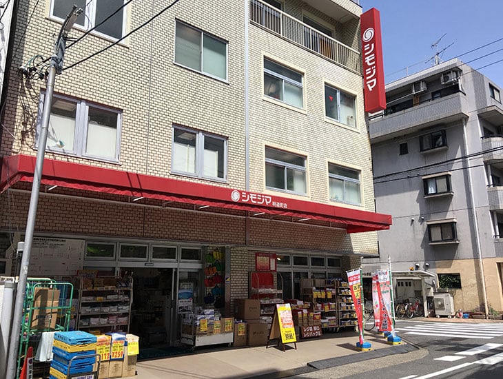 食品包装資材、ポリ袋を中心に文具、製菓資材、包装用品等約12000アイテムを3フロアにて取り揃えております。また、商品に関するご要望やご予算に合った商品の提案もさせて頂きますのでお気軽にスタッフへお声をお掛け下さい。