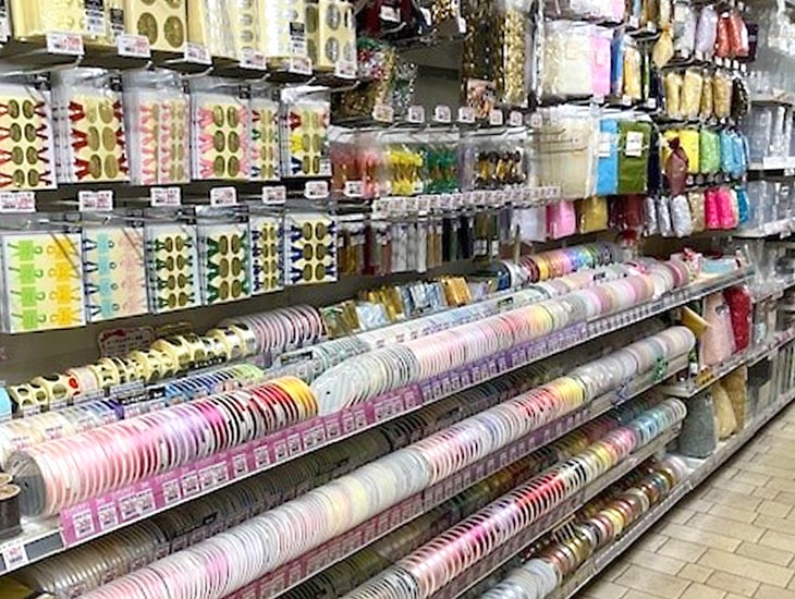 パッケージプラザ三軒茶屋店では、飲食関連商材、通販資材、ラッピング用品、店舗用品、事務用品など約8,000種類の多様な商品を取り揃えております。　お得にお買い物が出来るアプリ会員様、募集中です。　皆さまのご来店お待ちしております。