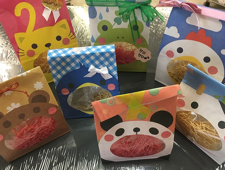 ラッピング用品ならあそこに行けば全て揃う！そんなお店を目指しています。季節感の感じることのできる雰囲気で、業者の方から一般の方まで満足して頂けるような豊富な品揃えにて皆様の御来店を心よりお待ちしております。持ち込みラッピング承ります。詳しくは係員まで！